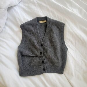 RECTO vest as seen on Hailey Bieber